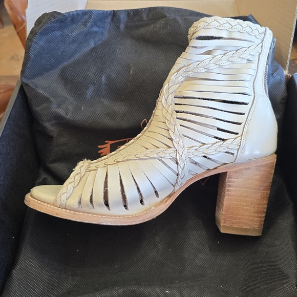 Freebird BELA Braided Beige Open-Toe Sandals - Picture 11 of 15